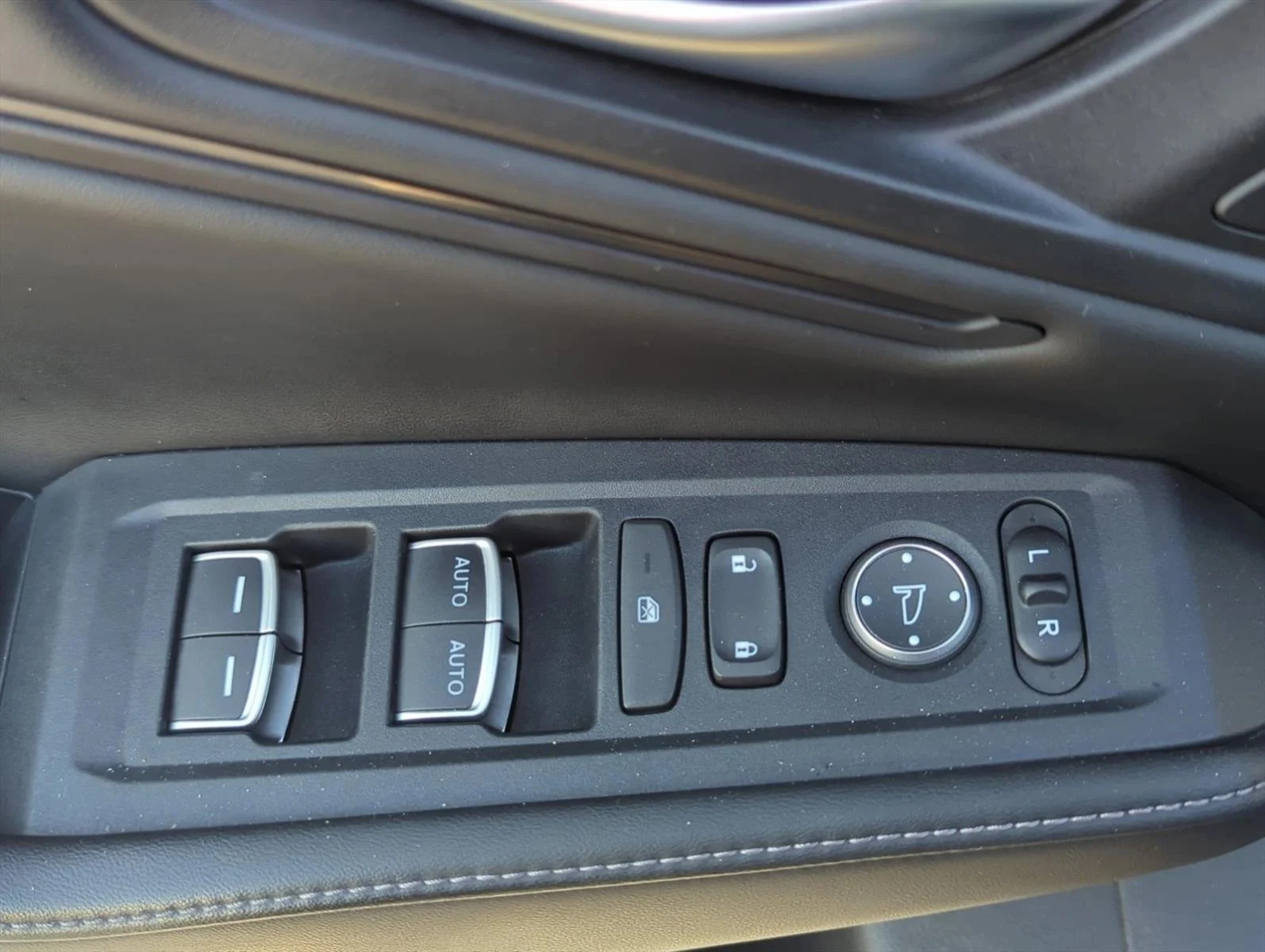 Used 2025 Solar Silver Metallic Honda Sport-L image 8