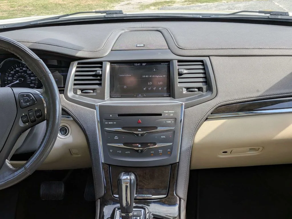 Used 2013 Beige Lincoln Base image 16