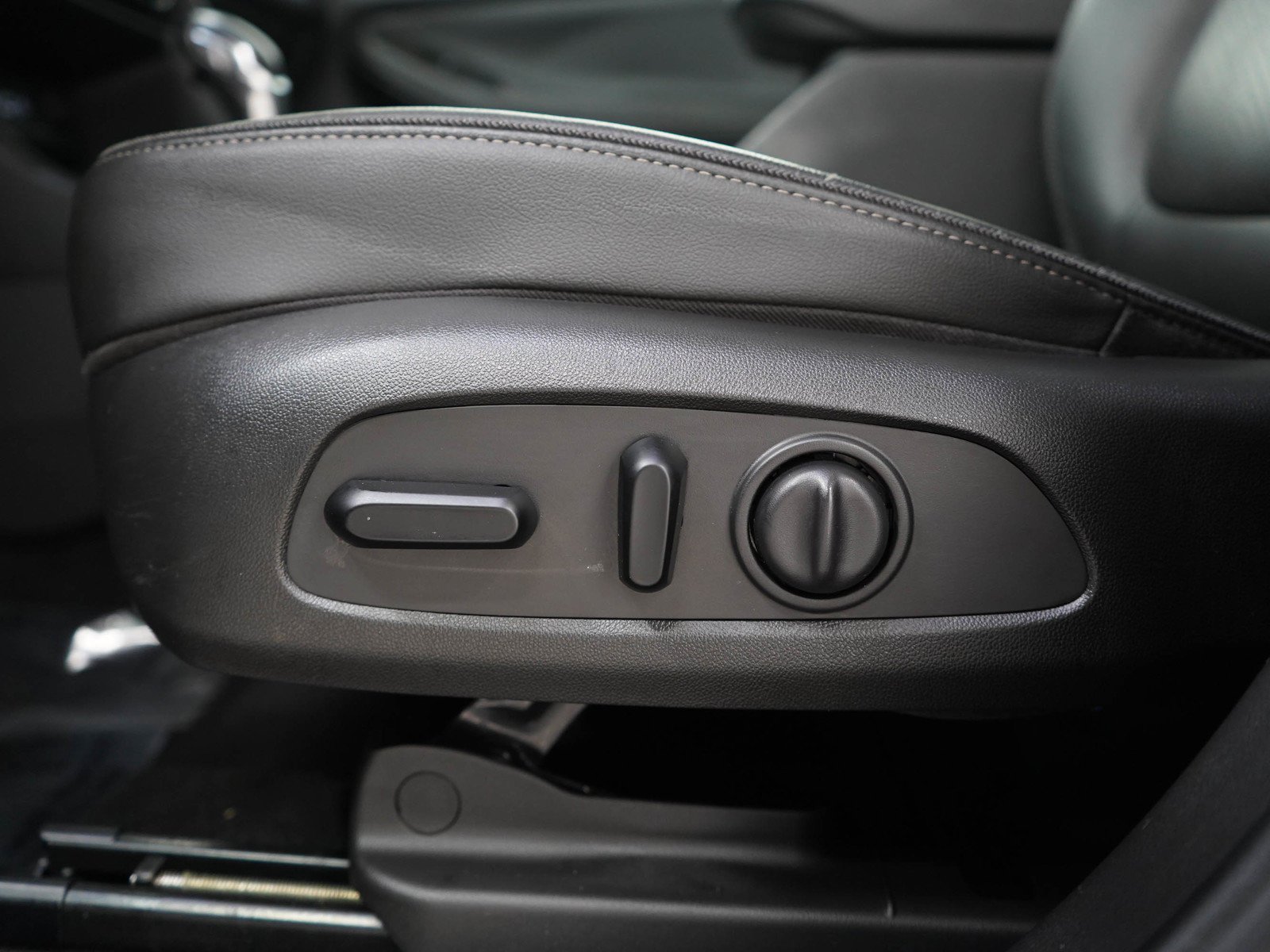 Used 2020 Satin Steel Metallic Buick AWD 4dr Essence image 22