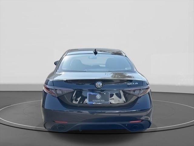 New 2025 Vulcano Black Metallic Exterior Paint Alfa Romeo  image 5