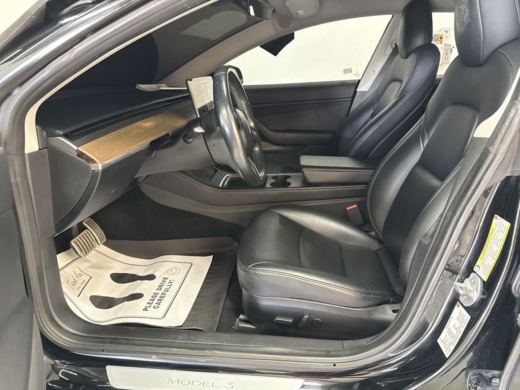 Used 2018  Tesla Long Range image 13