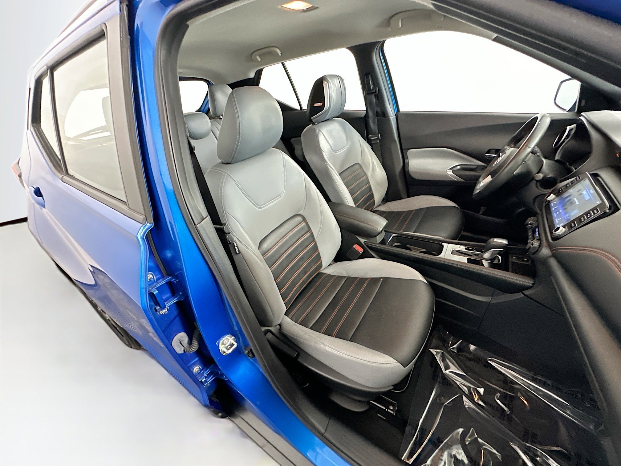 Used 2023 Electric Blue Metallic Nissan SR image 28