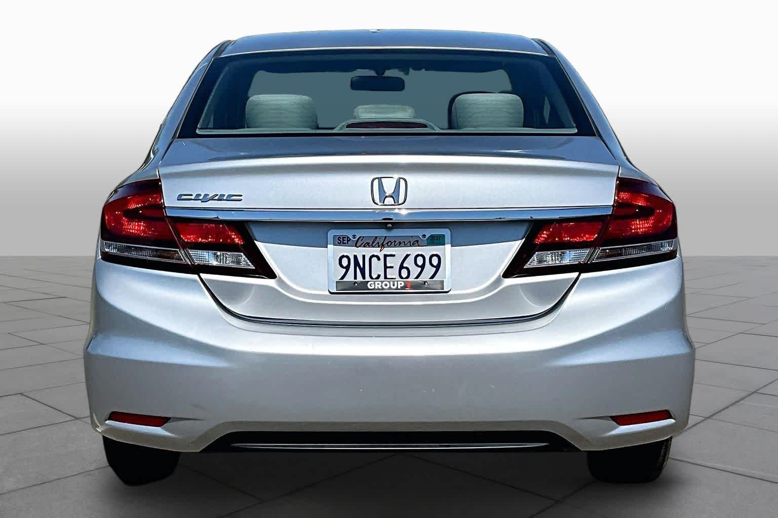 Used 2013 Alabaster Silver Metallic Honda LX image 4
