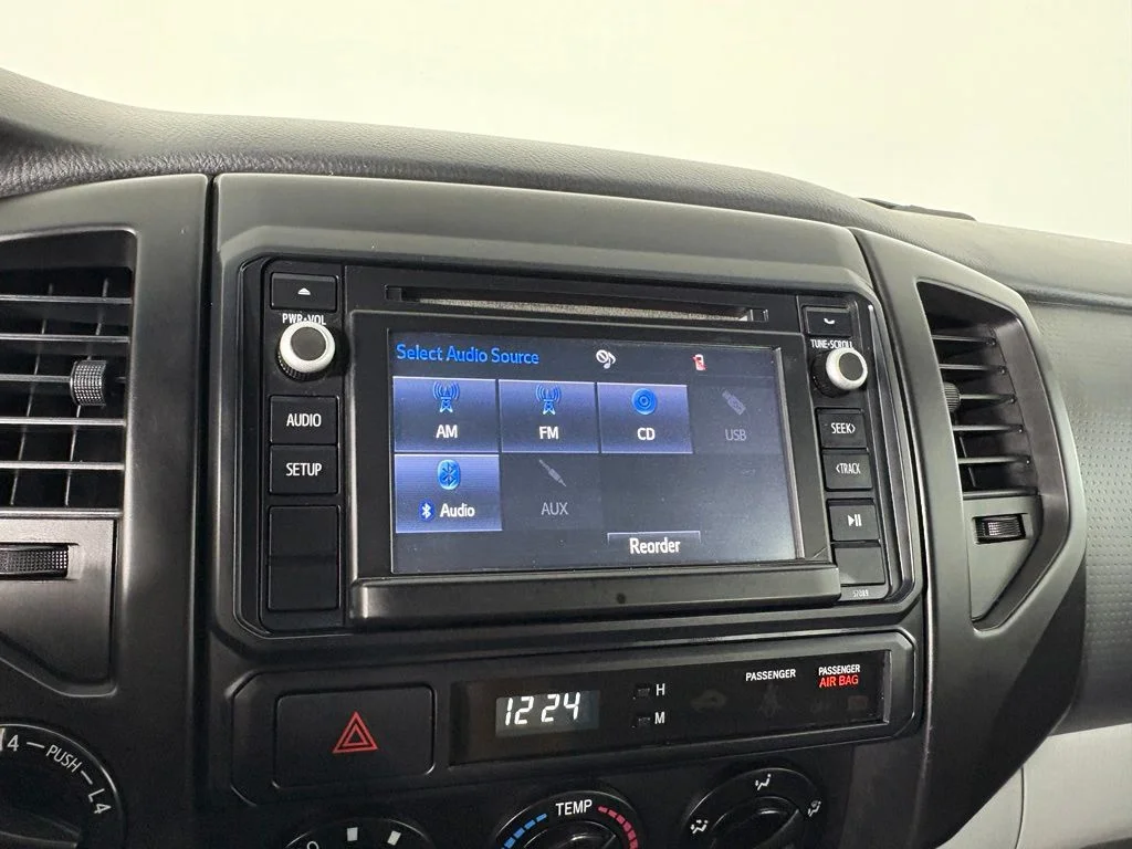 Used 2014 White Toyota Base image 23