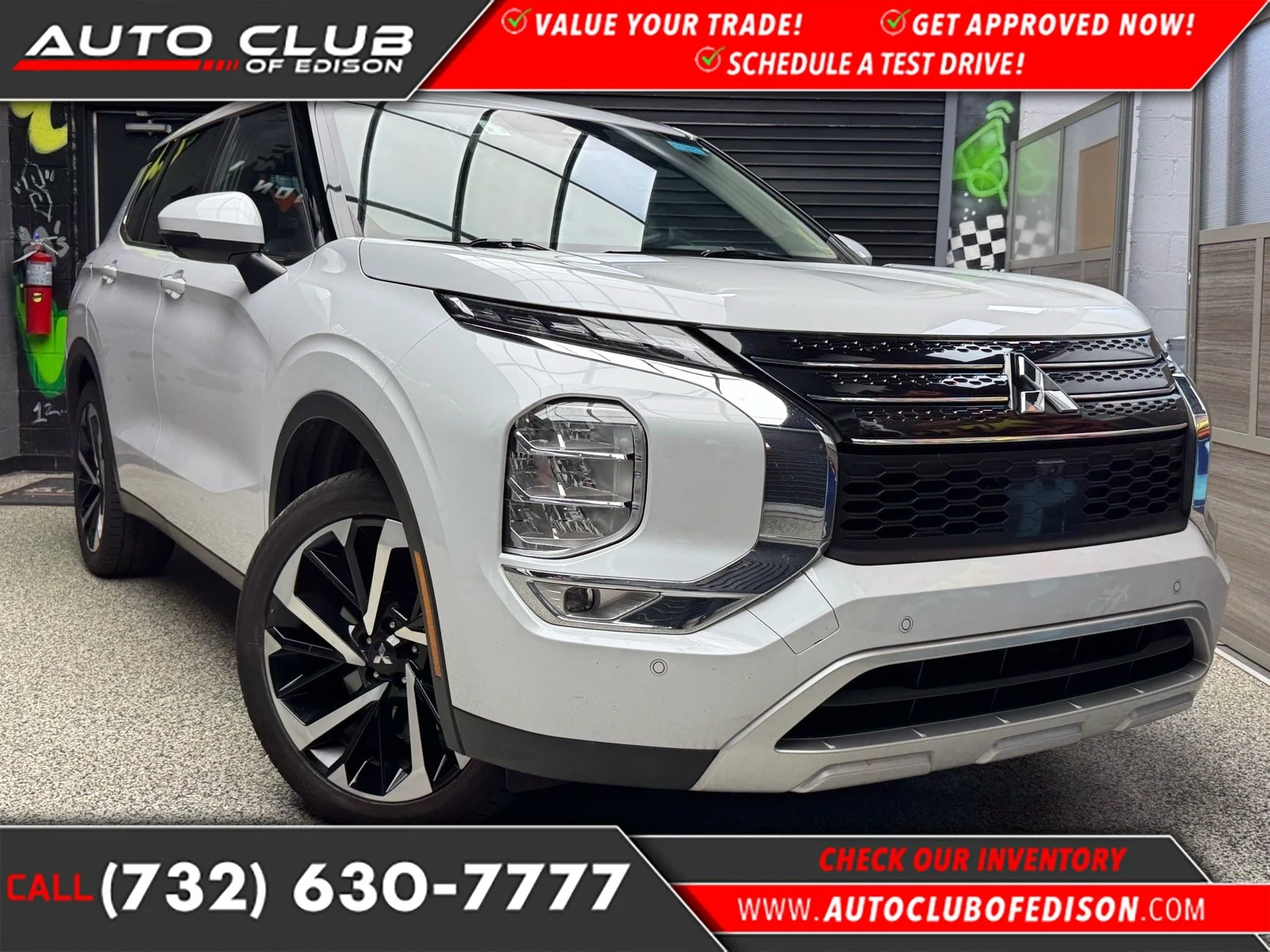 Used 2024 White Diamond (w85) Mitsubishi SE image 1