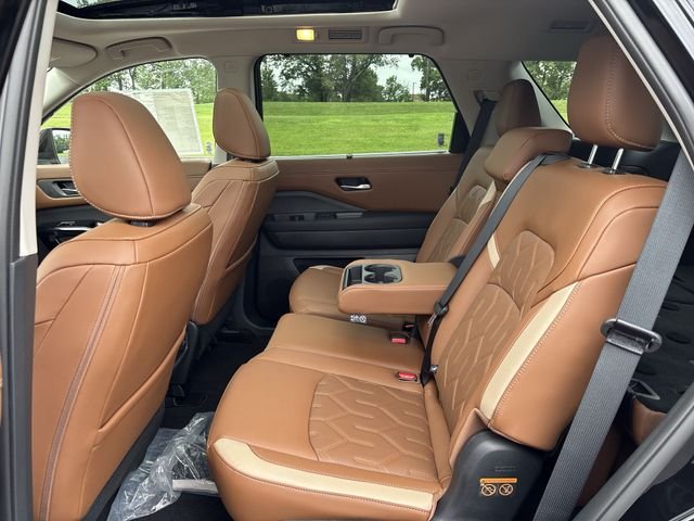 New 2026 Black Nissan Platinum image 22