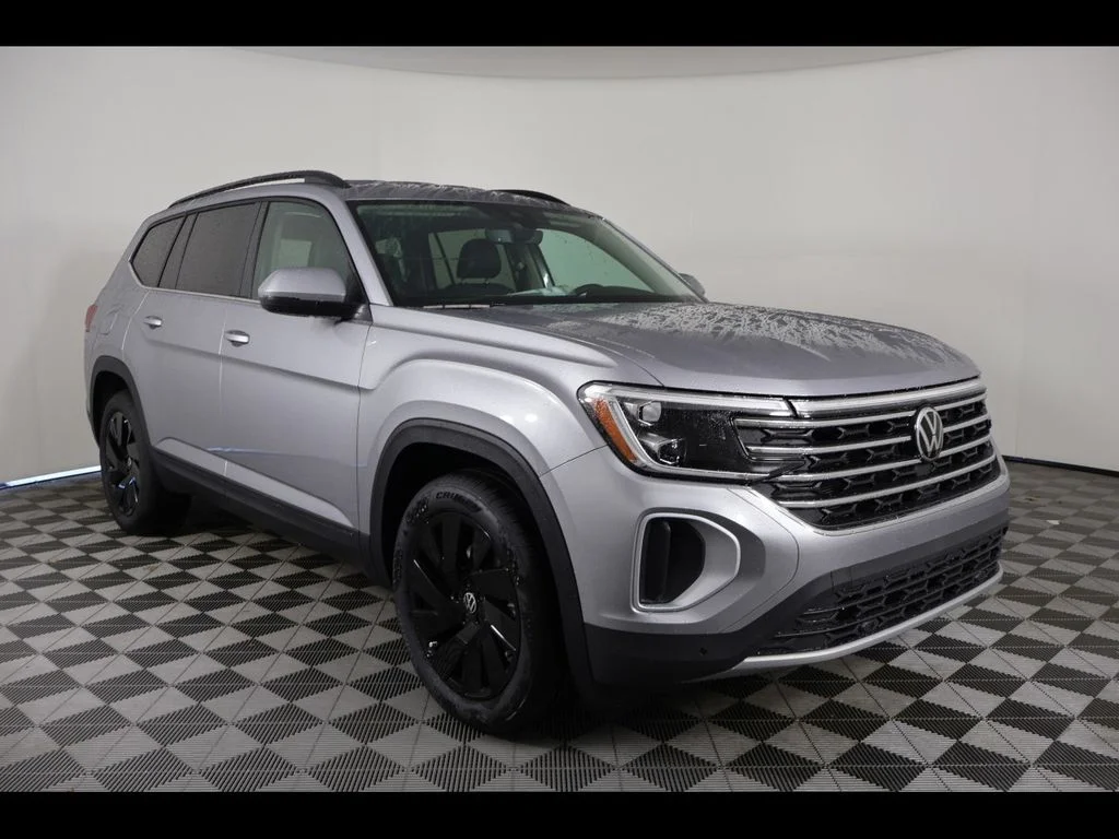 New 2026 Silver Volkswagen SE w/Technology image 7