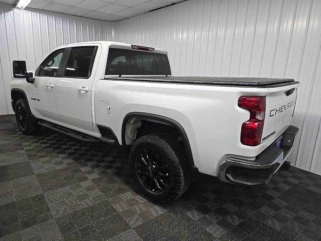 Used 2025 White Chevrolet LT image 9