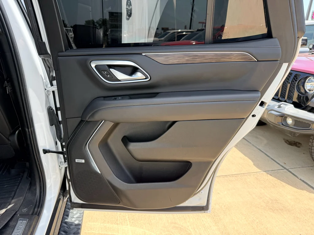 Used 2022 Summit White Chevrolet Z71 image 27