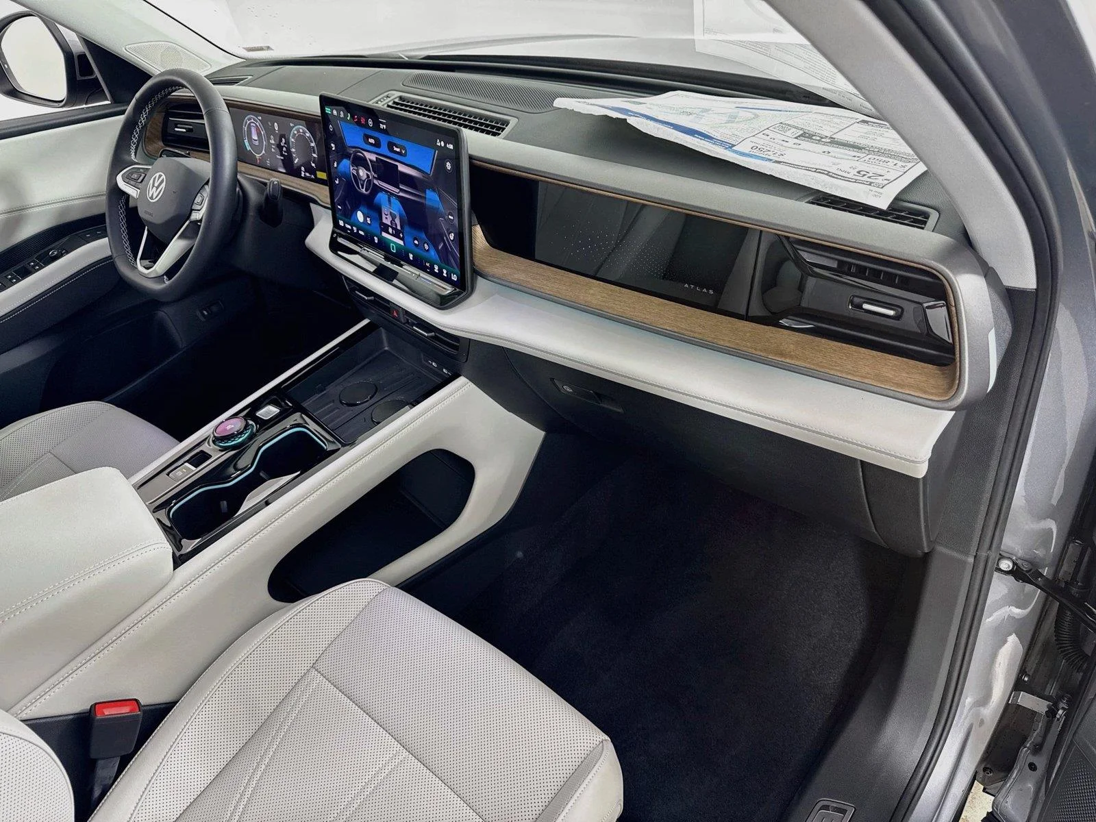 New 2027 Silver Mist Metallic Volkswagen SE w/Technology image 30