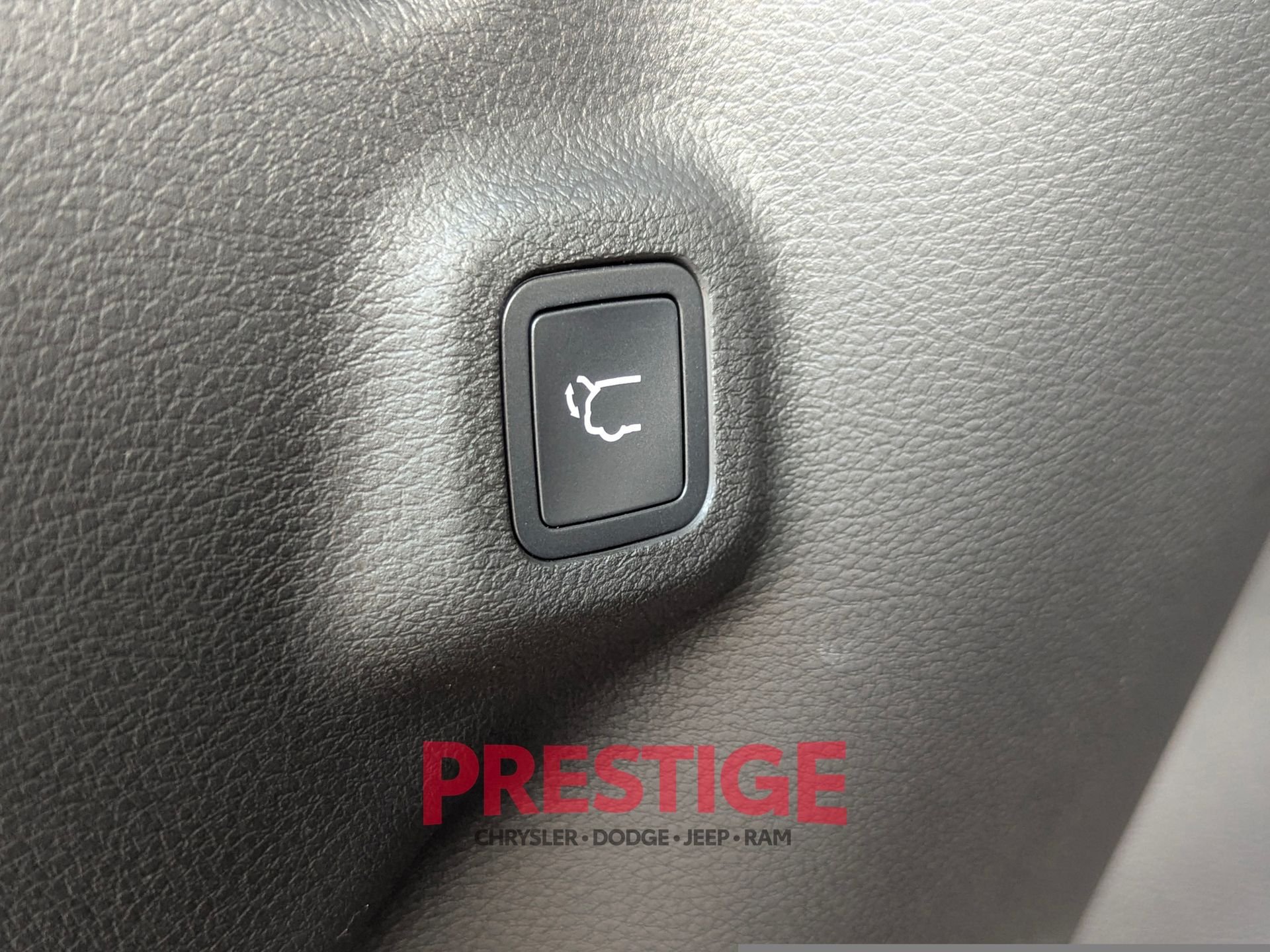 New 2026 Bright White Clear-Coat Exterior Paint Jeep Trailhawk image 8