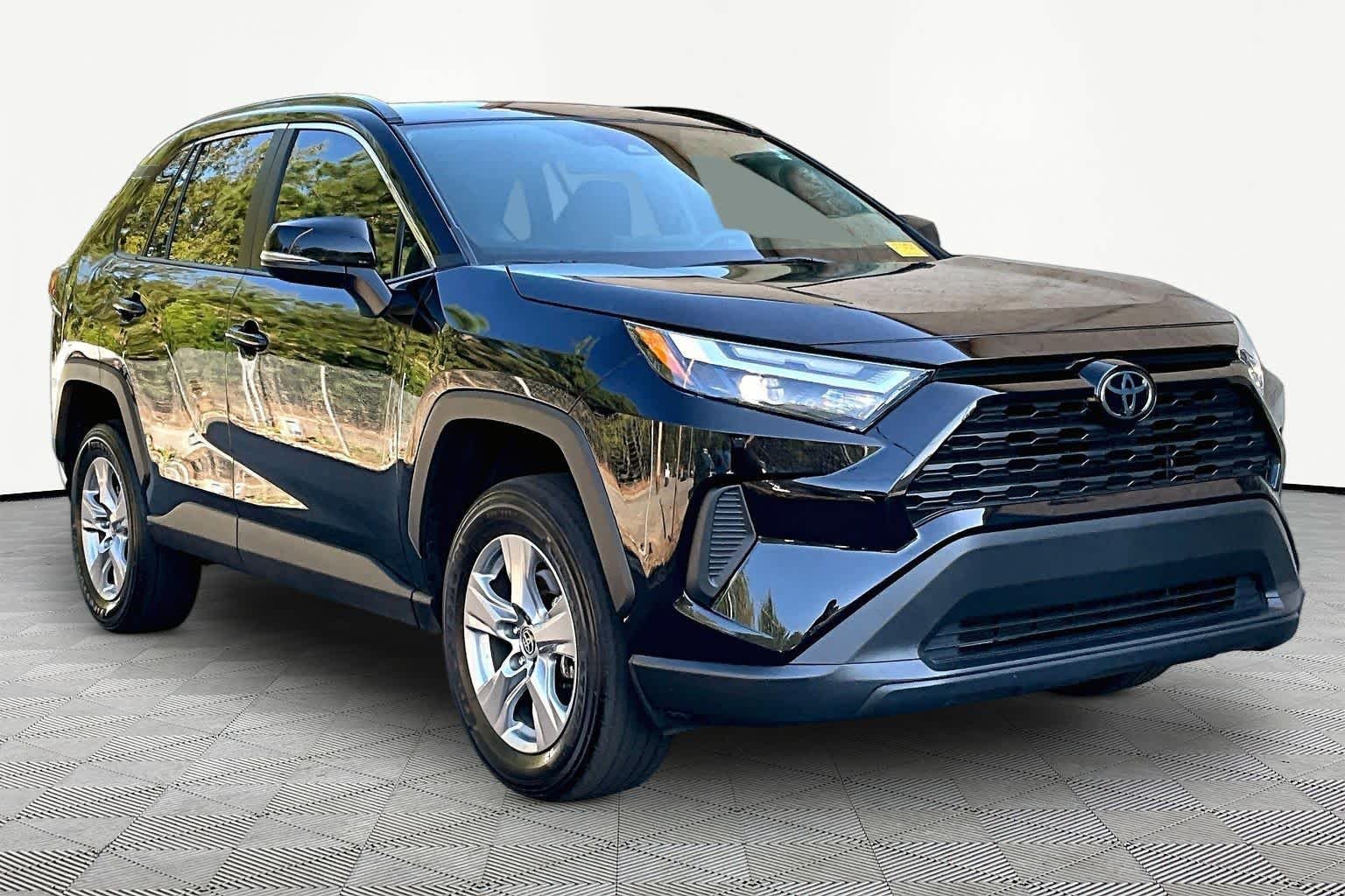 Used 2025 Midnight Black Metallic Toyota XLE image 3