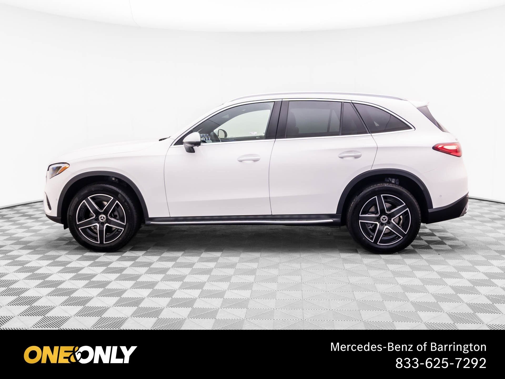 New 2027 Polar White Mercedes-Benz GLC 300 image 2