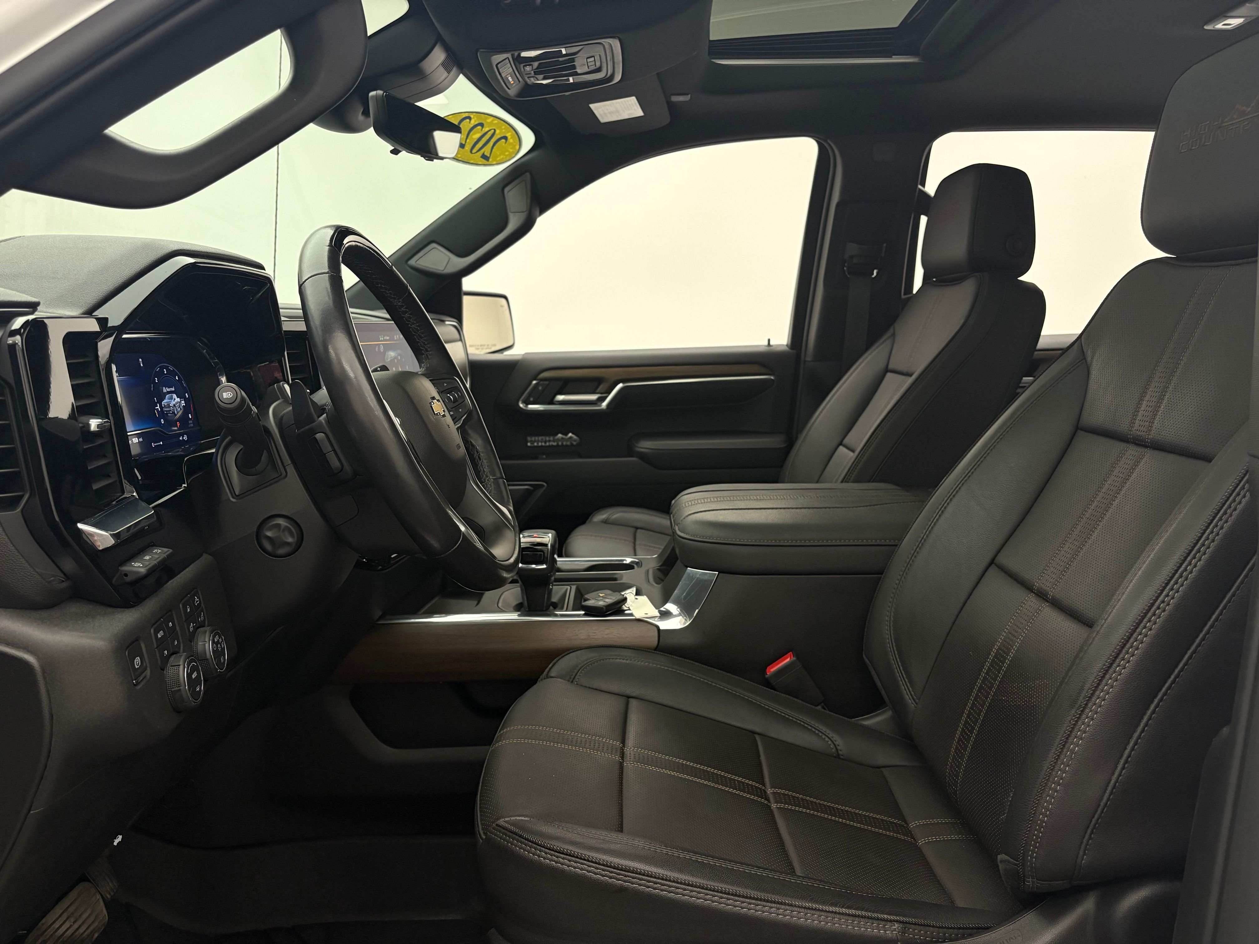 Used 2023 Iridescent Pearl Tricoat Chevrolet High Country image 19