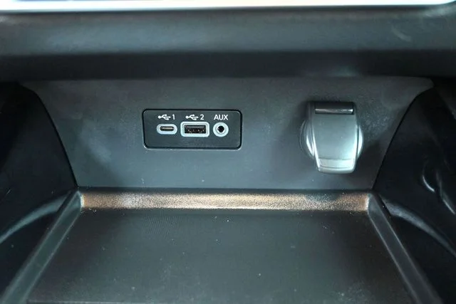 Used 2025 Black Nissan 2.5 SR image 24