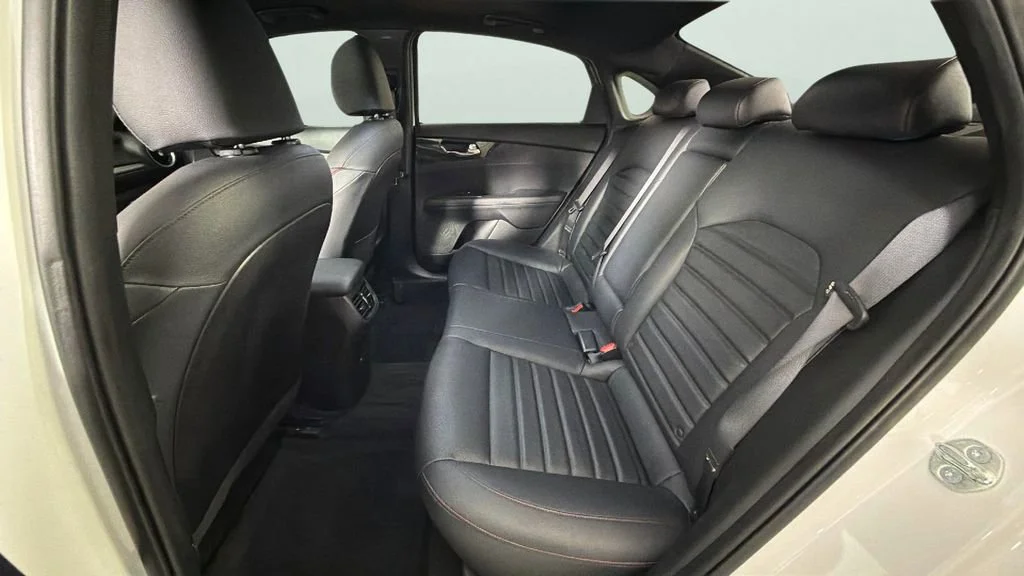 Used 2023 White Kia GT Manual image 27