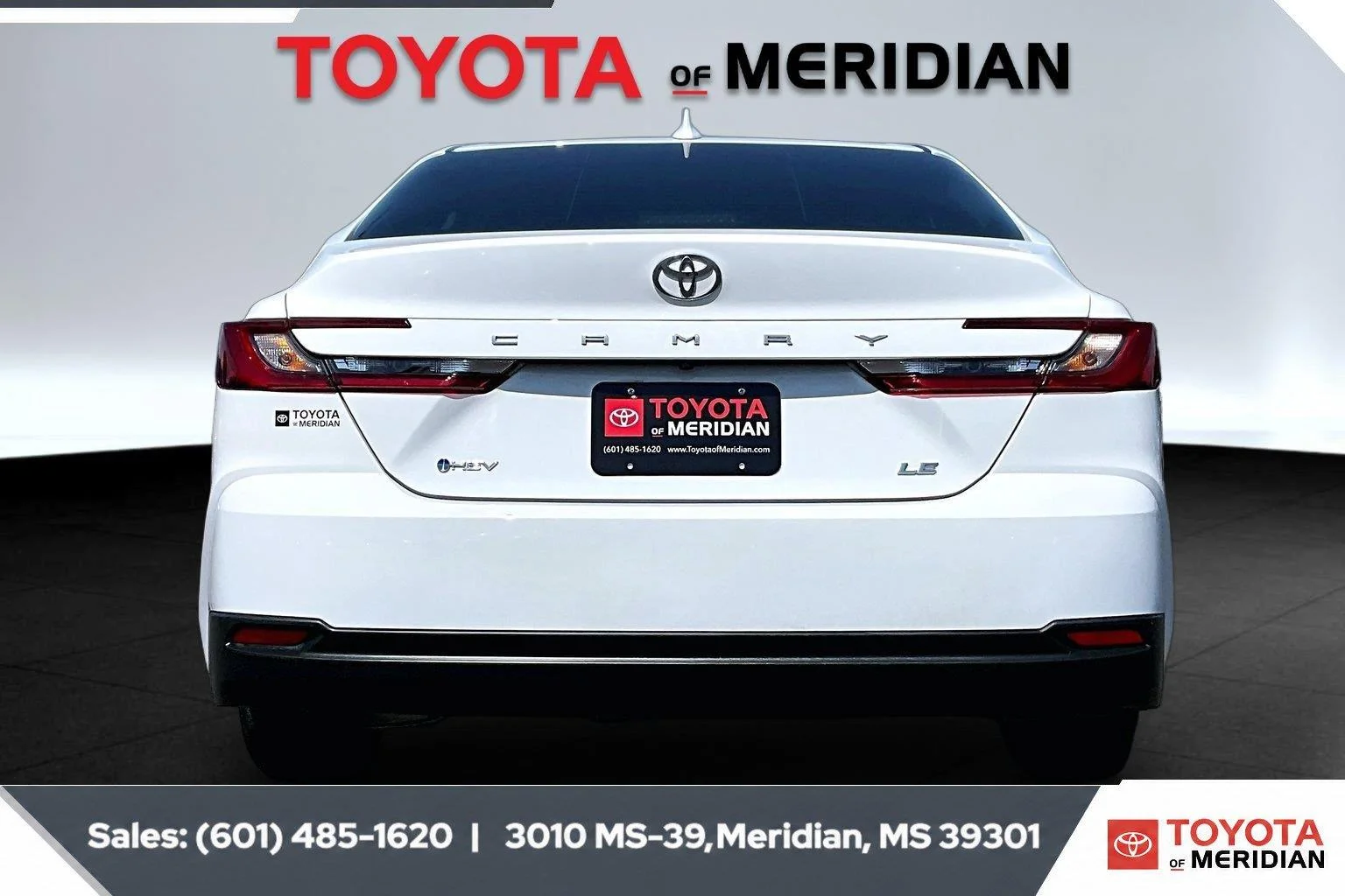 Used 2025 Ice Cap Toyota LE image 4