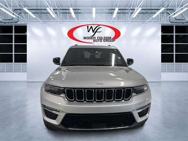 Used 2025 Silver Jeep Limited image 2