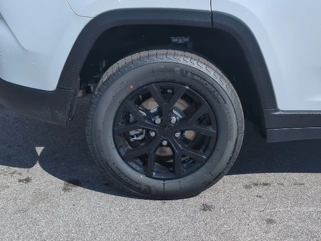 New 2026 White Jeep Altitude image 33