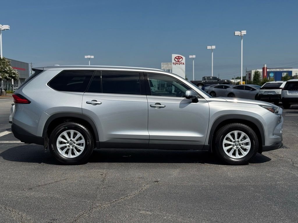 Used 2024 Silver Toyota XLE image 7