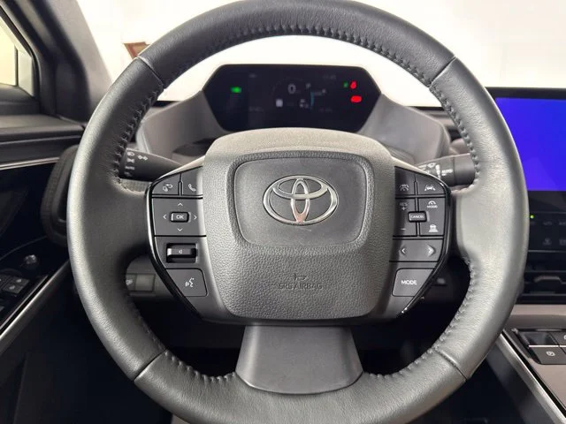 Certified Used 2024 Pearl Toyota XLE image 17