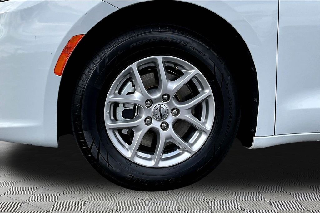 Used 2023 White Chrysler Touring L image 32
