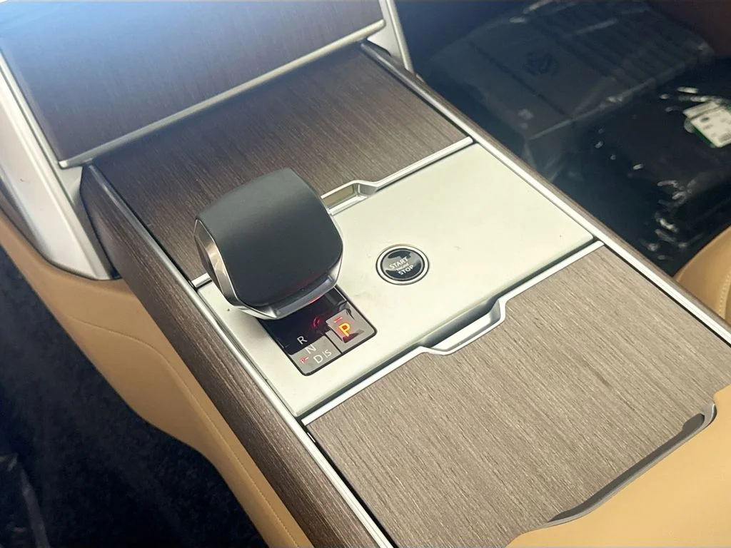 New 2026 Ostuni Pearl White Land Rover SE image 16