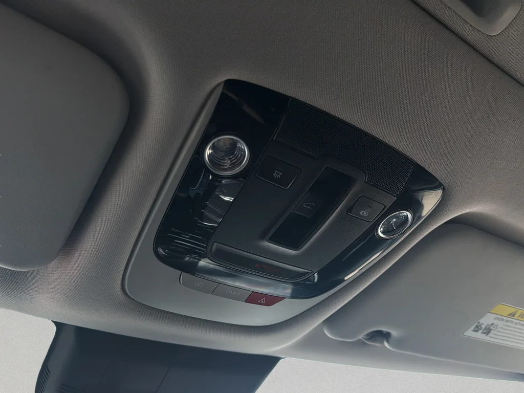 Used 2022 Snow White Pearl Kia EX image 12