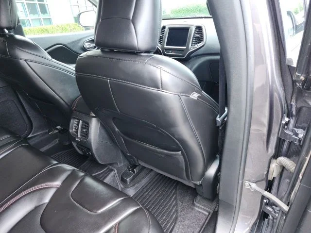 Used 2019 Crystal Metallic Jeep Trailhawk image 52