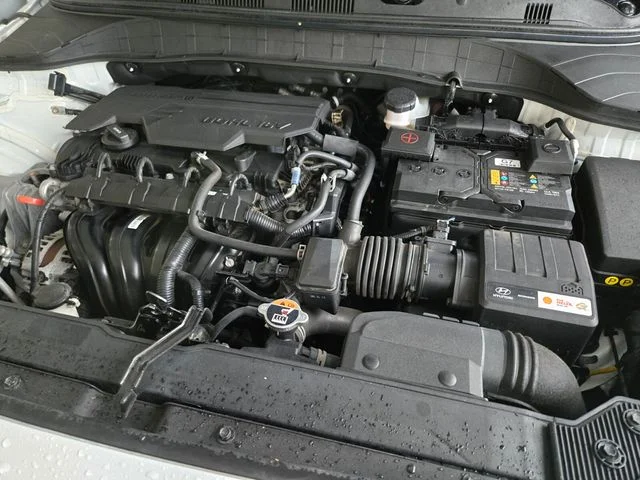 Used 2023 White Hyundai SEL image 23