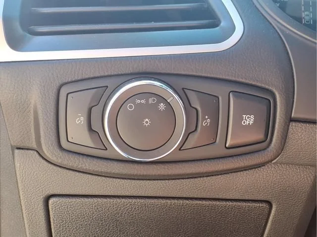 Used 2024  Ford SEL image 14