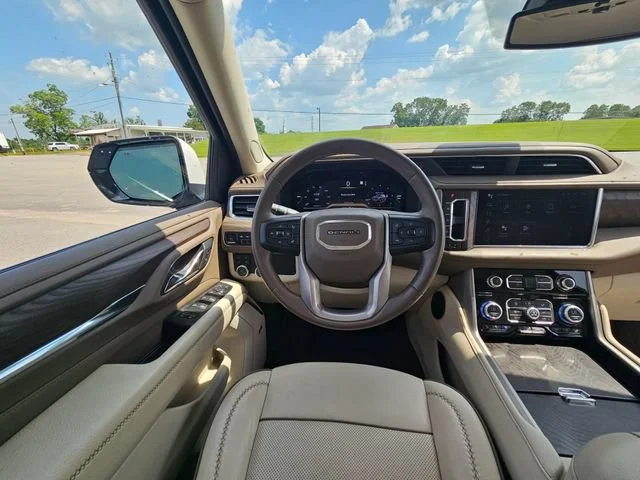 Used 2023 White Frost Tricoat GMC Denali image 13