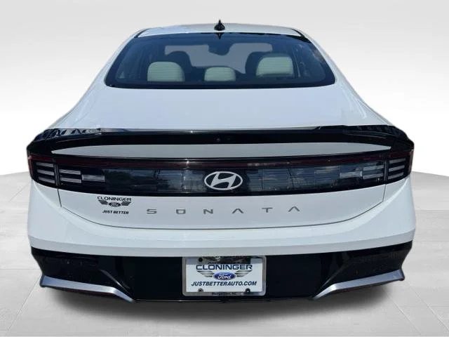 Used 2025 White Hyundai SEL image 6