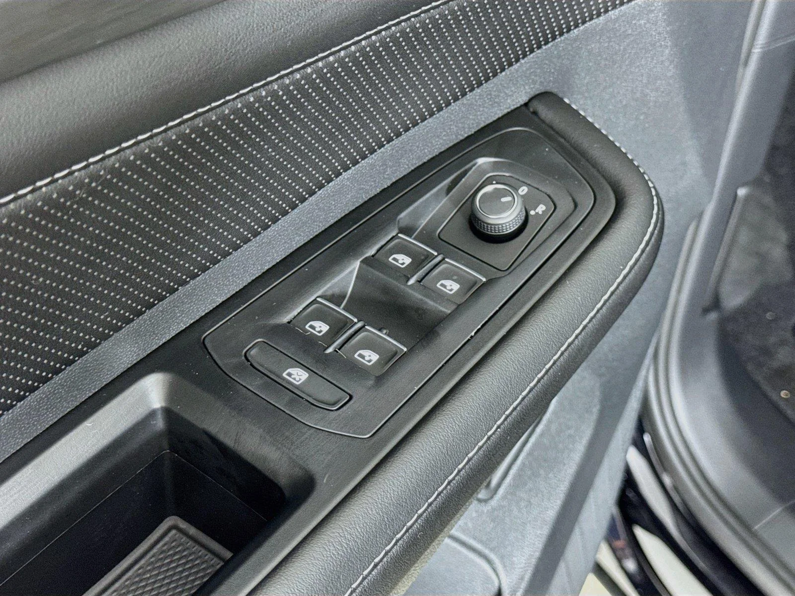 New 2026 Deep Black Pearl Volkswagen 2.0T SE w/Technology image 17