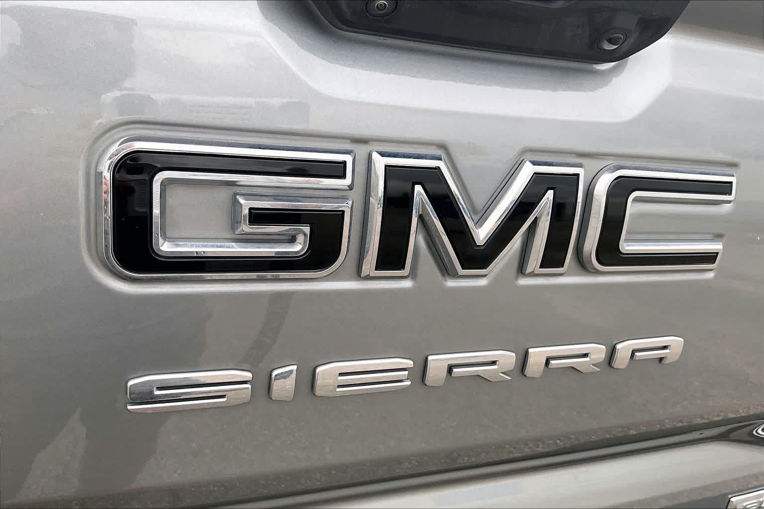 Used 2025 Sterling Metallic GMC Elevation image 30