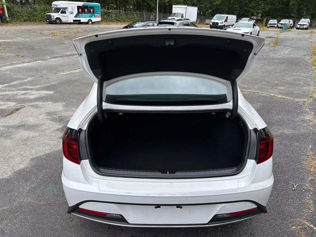 Used 2022 White Hyundai Blue image 30