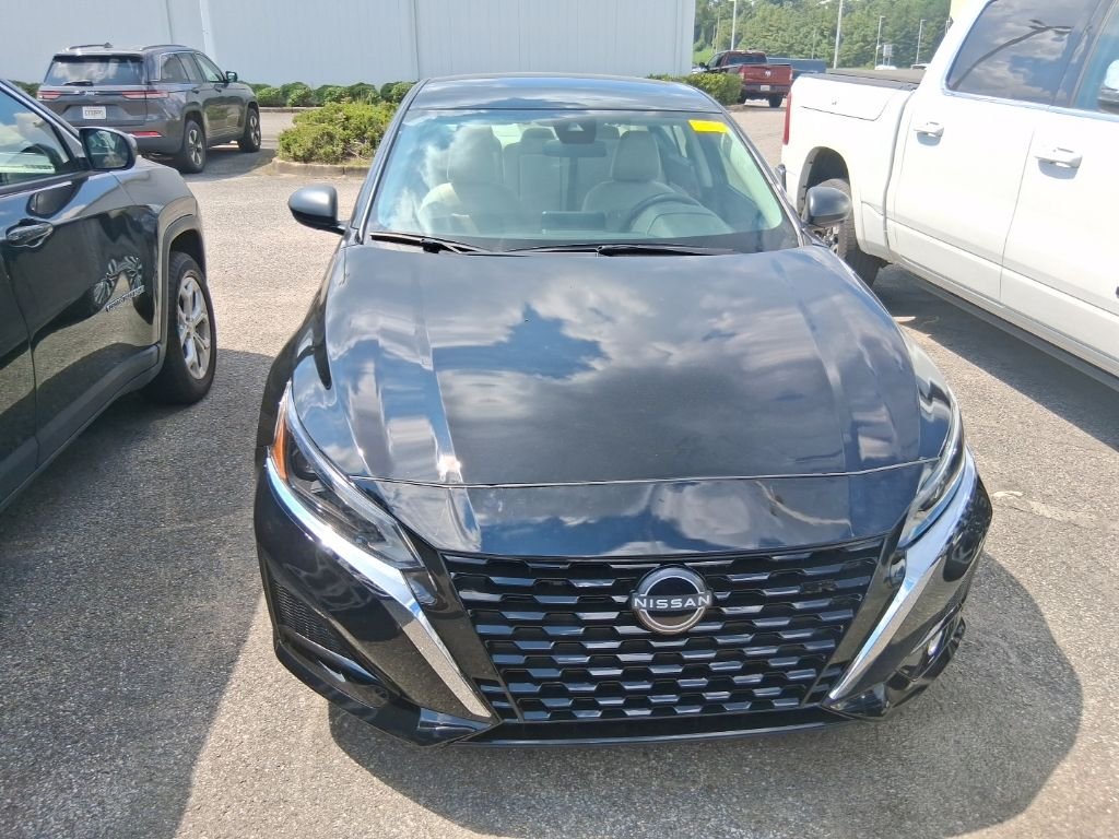 Used 2025 Black Nissan 2.5 SV image 1