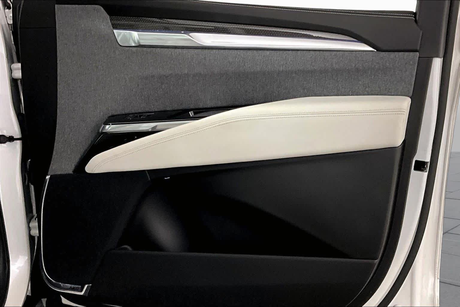 Used 2025 Crystal White Tricoat Cadillac Escalade-V image 21