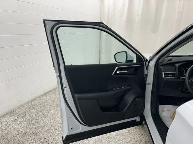 New 2026 White Mitsubishi ES image 12