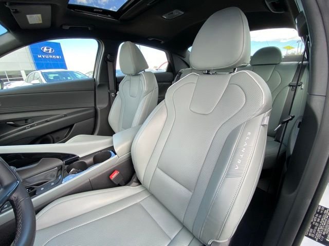 2025 Hyundai Elantra Limited - Photo 12