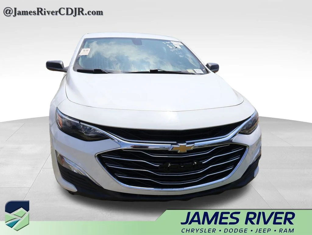 Used 2022 White Chevrolet LS image 6