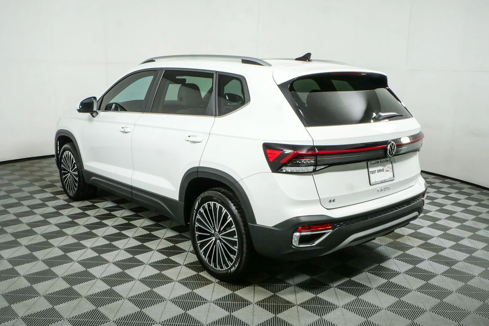 New 2026 Pure White Volkswagen SE image 29