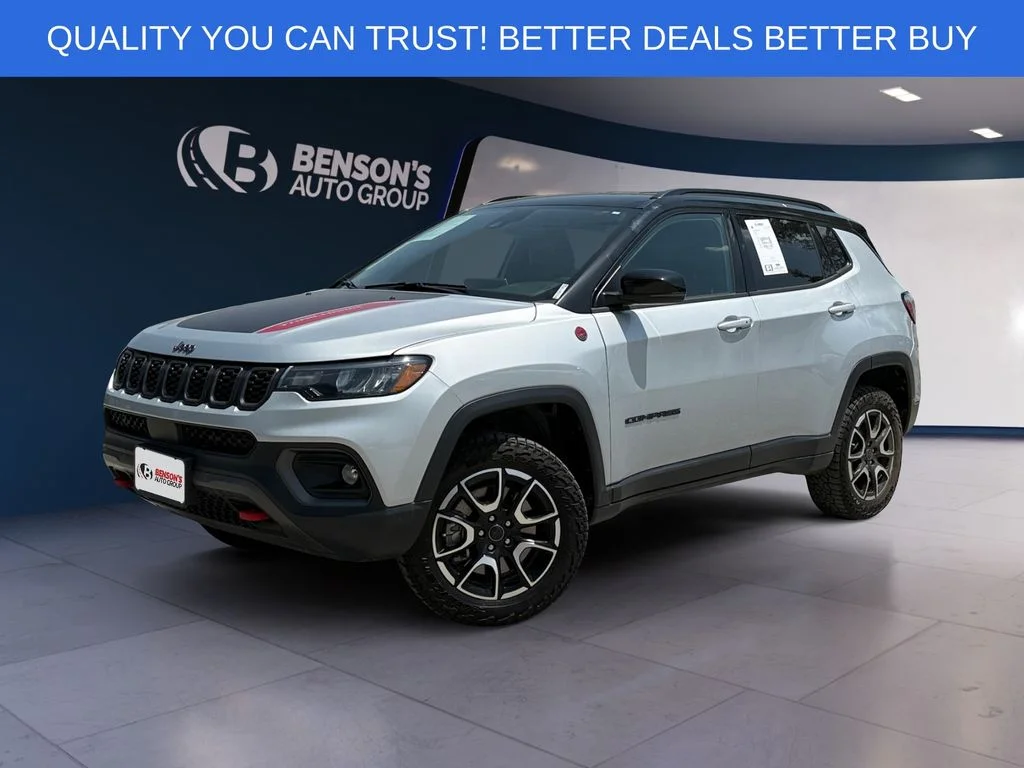 Used 2025 Silver Jeep Trailhawk image 1