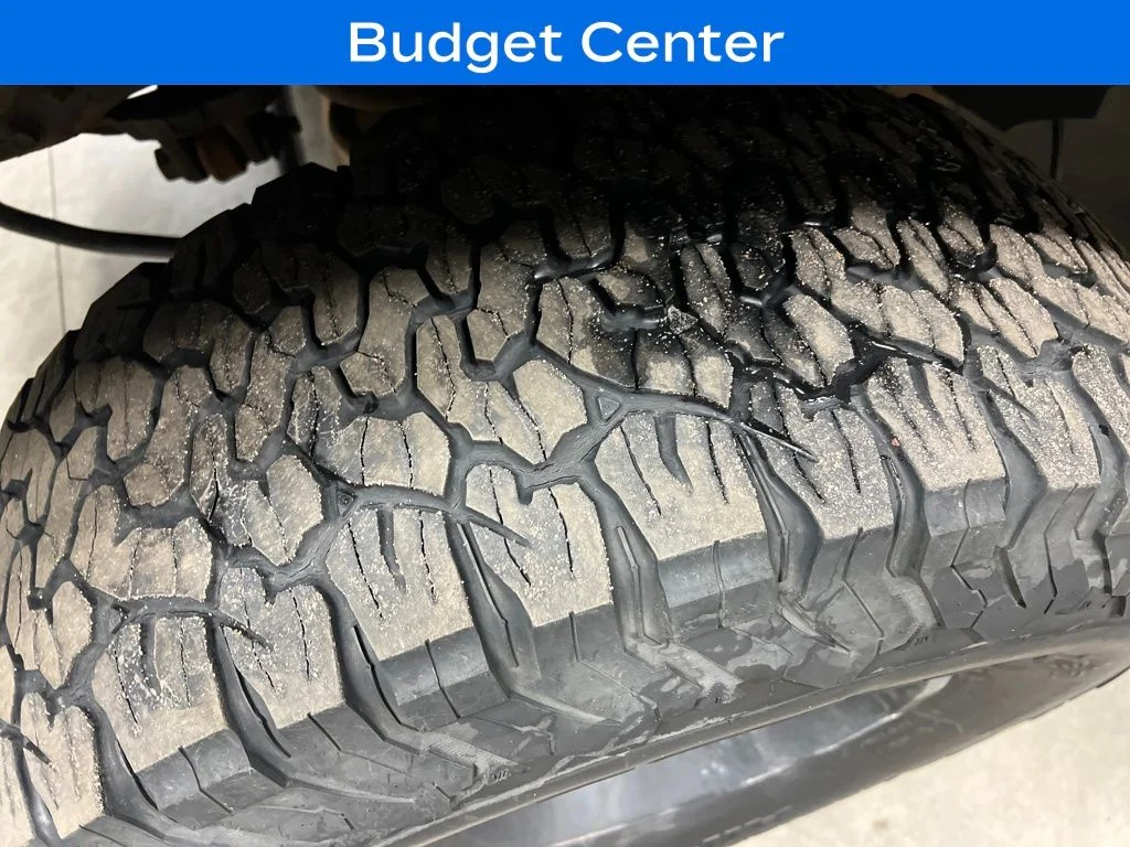Used 2005 Red Ford XLS image 18
