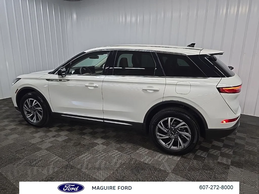 Used 2023 White Lincoln Standard image 4