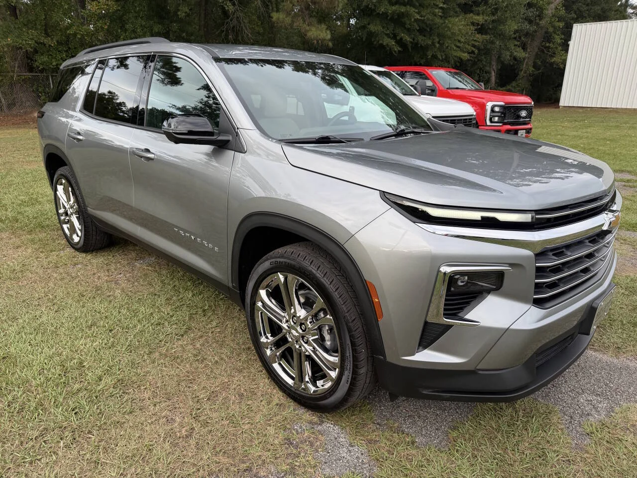 Used 2026 Gray Chevrolet LT 4dr SUV image 17