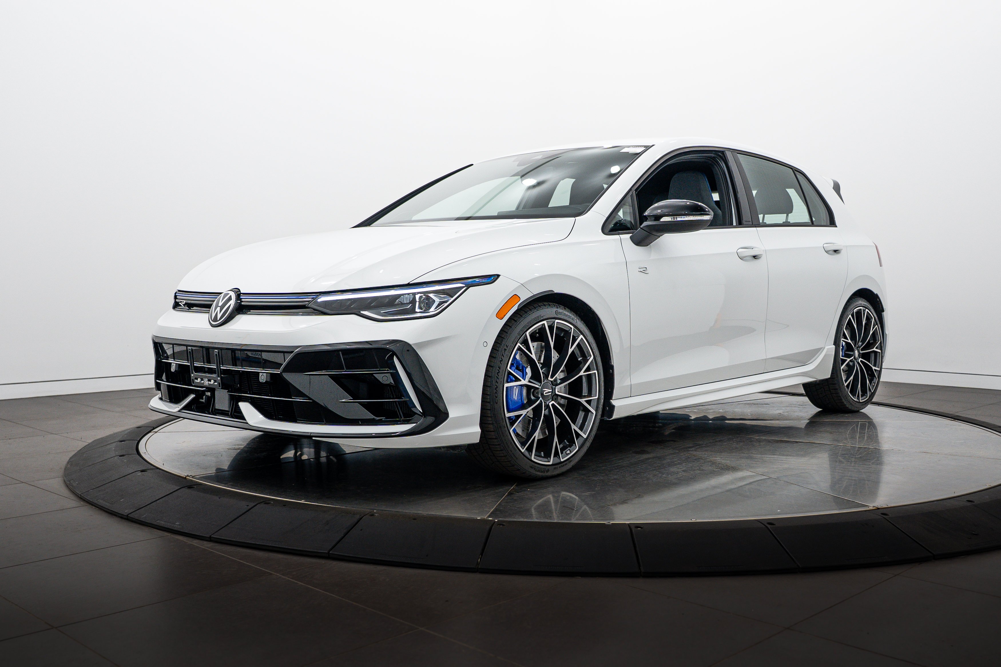 Used 2025 Pure White Volkswagen  image 6