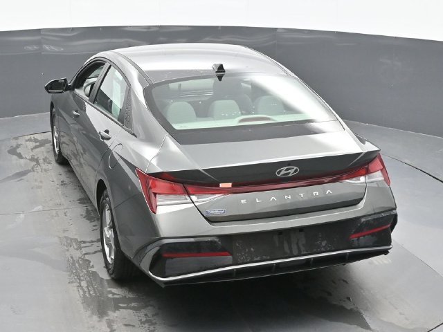 Used 2025 Gray Hyundai SE image 10