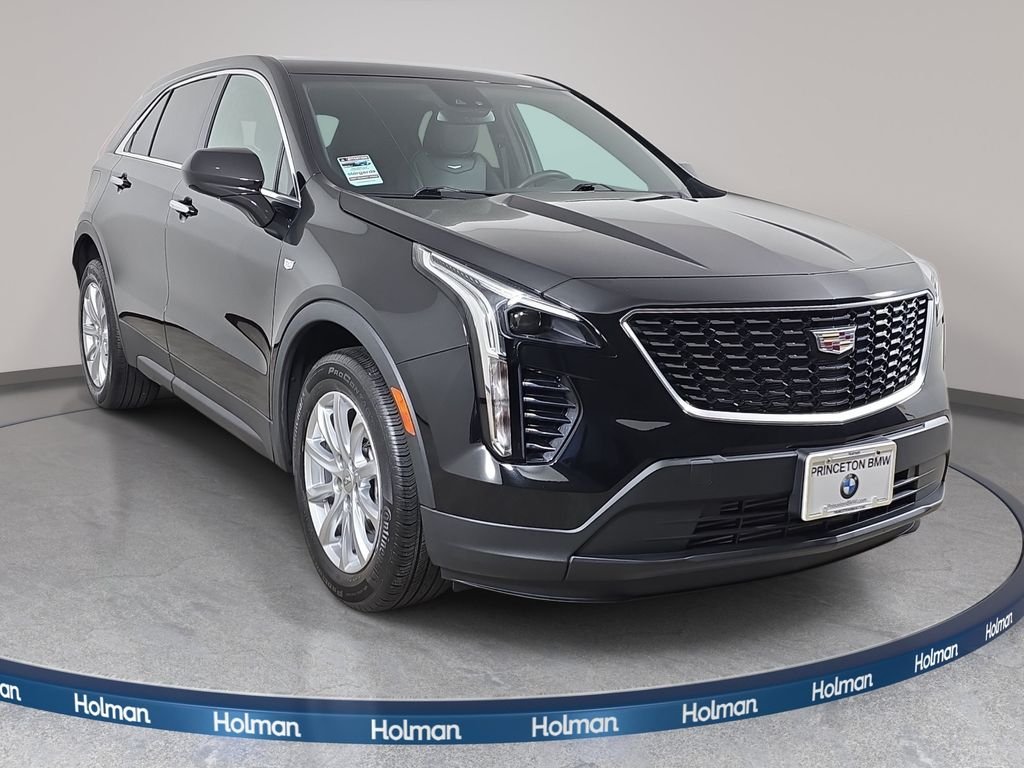 Used 2022 Stellar Black Metallic Cadillac Luxury image 4