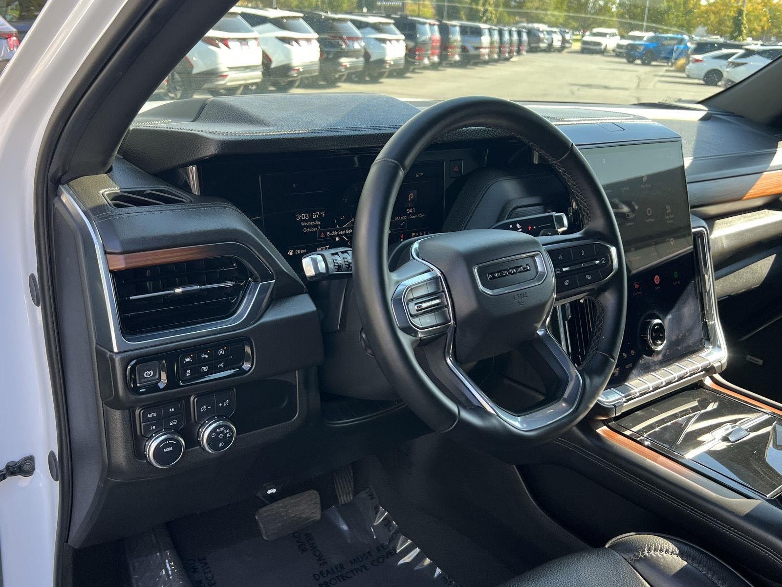 2025 GMC Yukon Denali - Photo 29